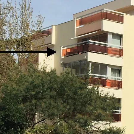 Apartament : T2 Tres Proche Au Calme